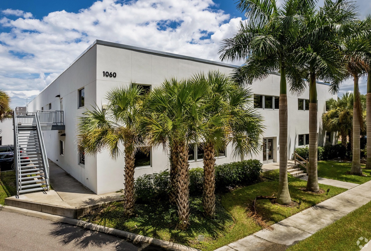 1060 Goodrich Ave - Image 1