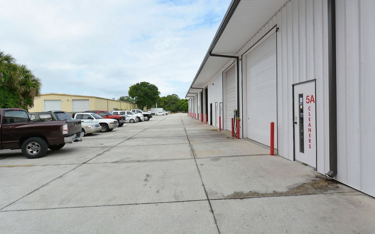 1985 Cattlemen Rd - Image 4